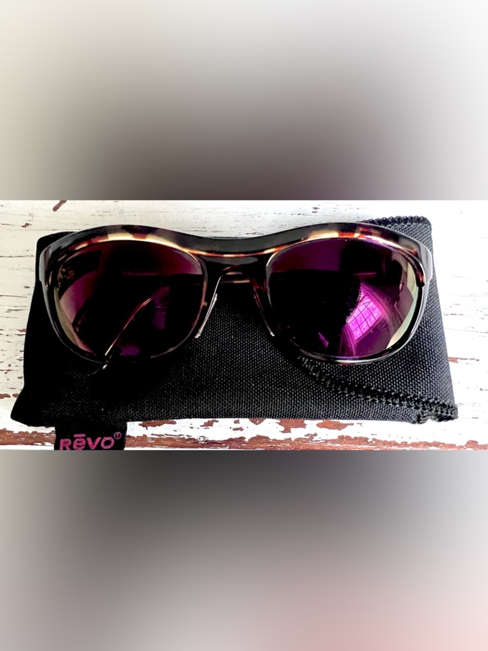 Revo Unisex Tortoiseshell Frame Sunglasses with light Mirrored Lenses